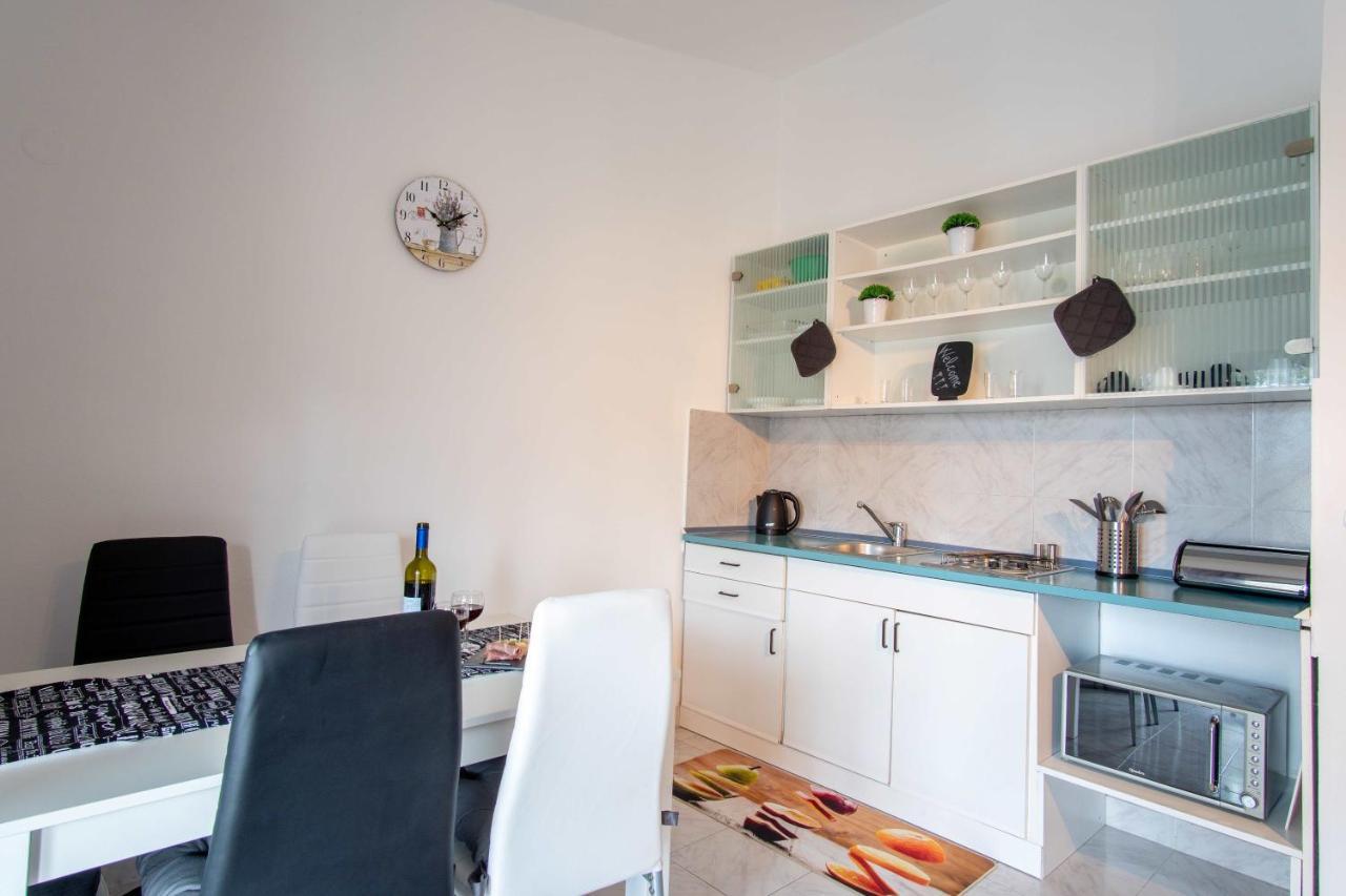 Appartamento Ostaric Mandre Esterno foto