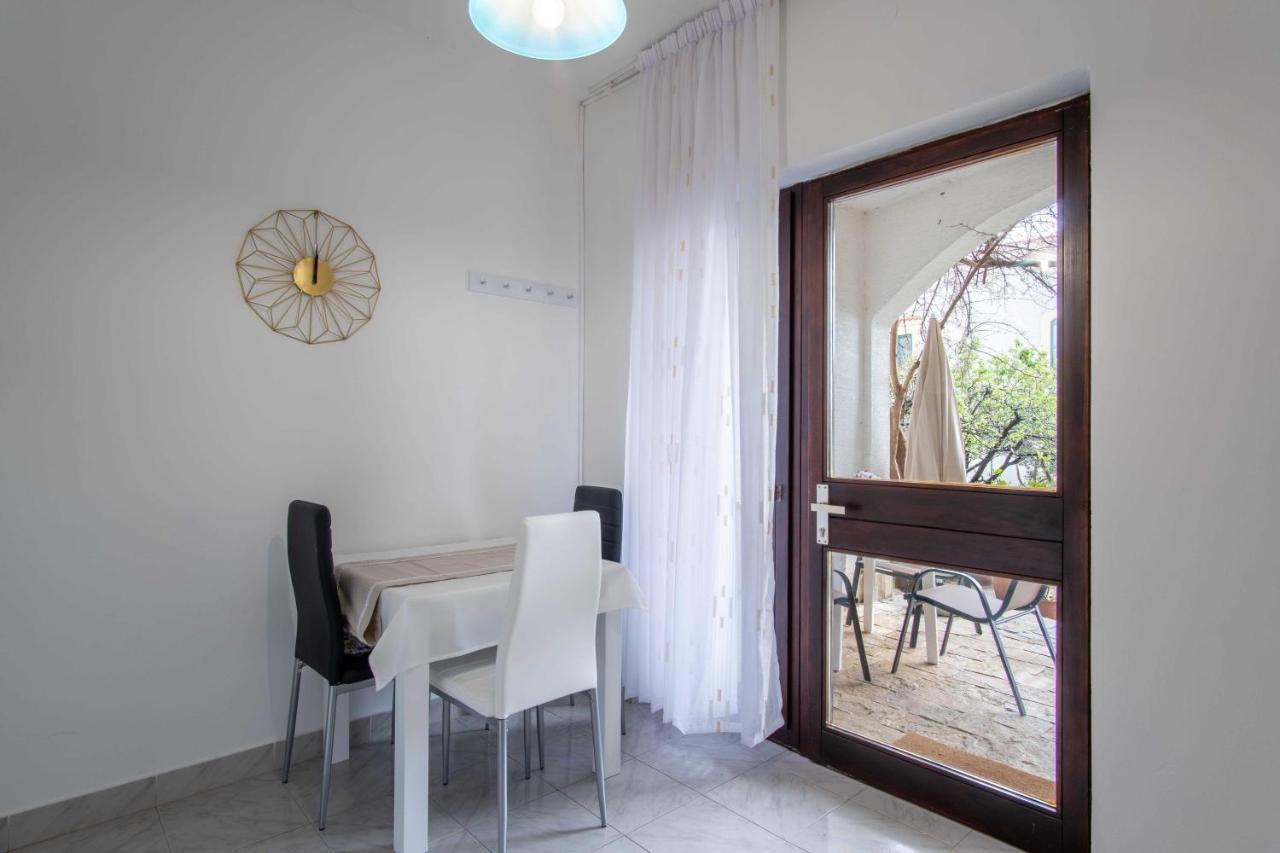 Appartamento Ostaric Mandre Esterno foto